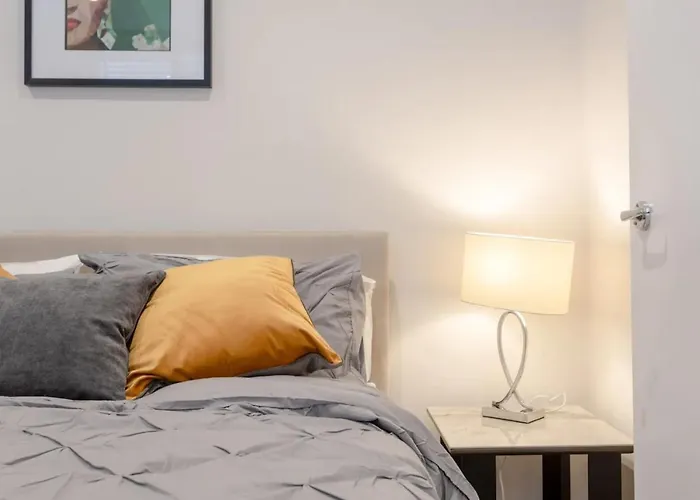 Modern Flat In The Heart Of West London