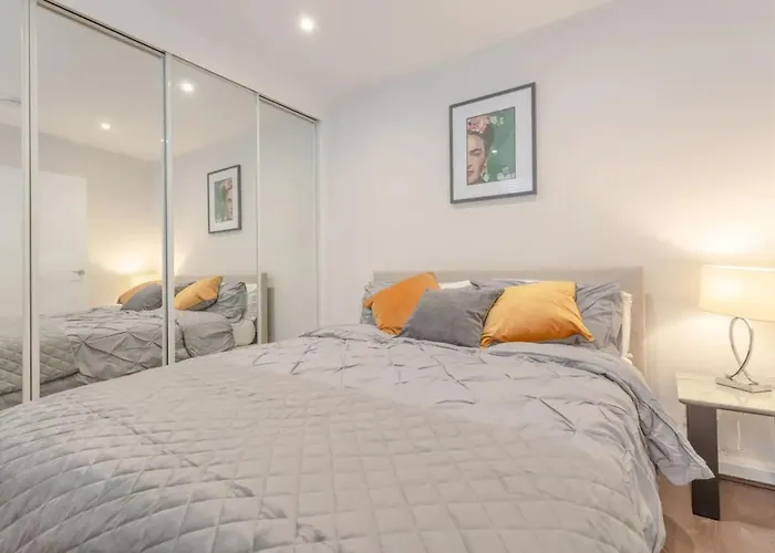 Modern Flat In The Heart Of West London