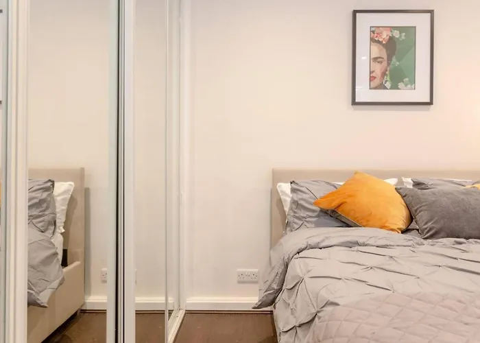 Modern Flat In The Heart Of West London